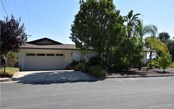 Building Photo - Rare multi-generational home