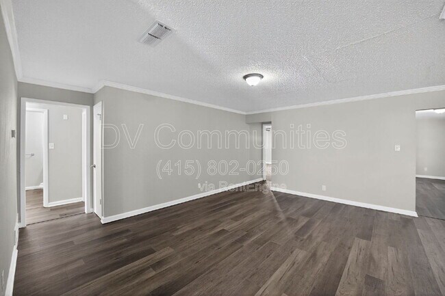 Building Photo - 936 N Las Vegas Trail