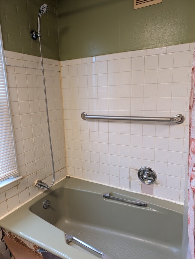 Building Photo - 23 1/2 Church St