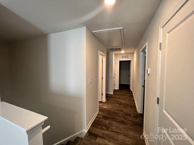 Building Photo - 7868 Whispering Strm Dr