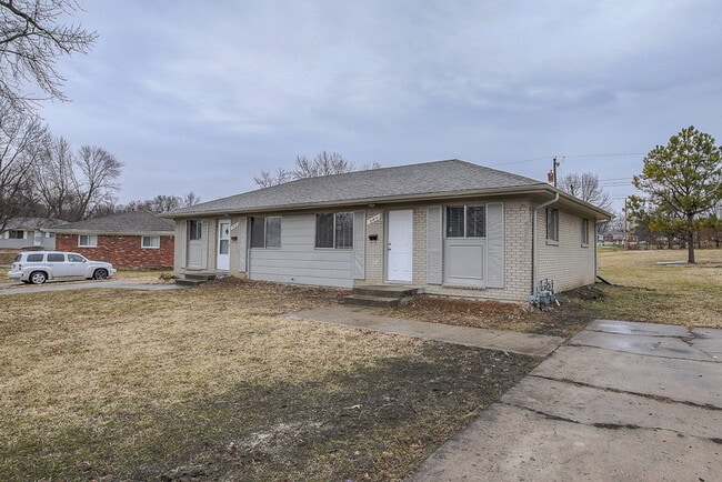 Building Photo - 514 NE Corder St