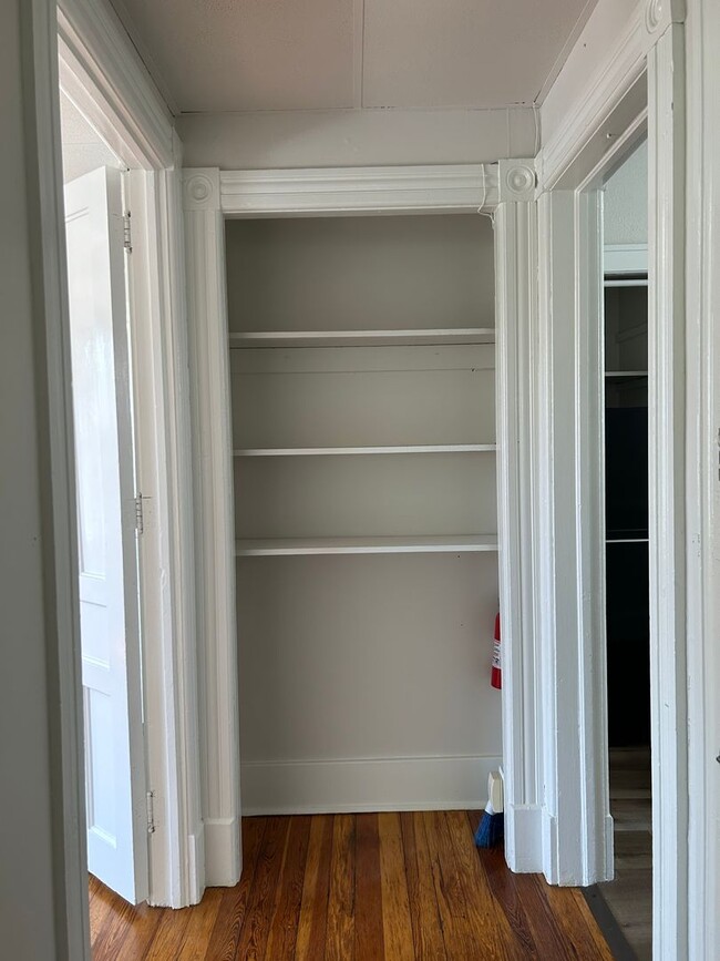 Building Photo - 1 Bedroom, 1 Bathroom with Den on Union St...