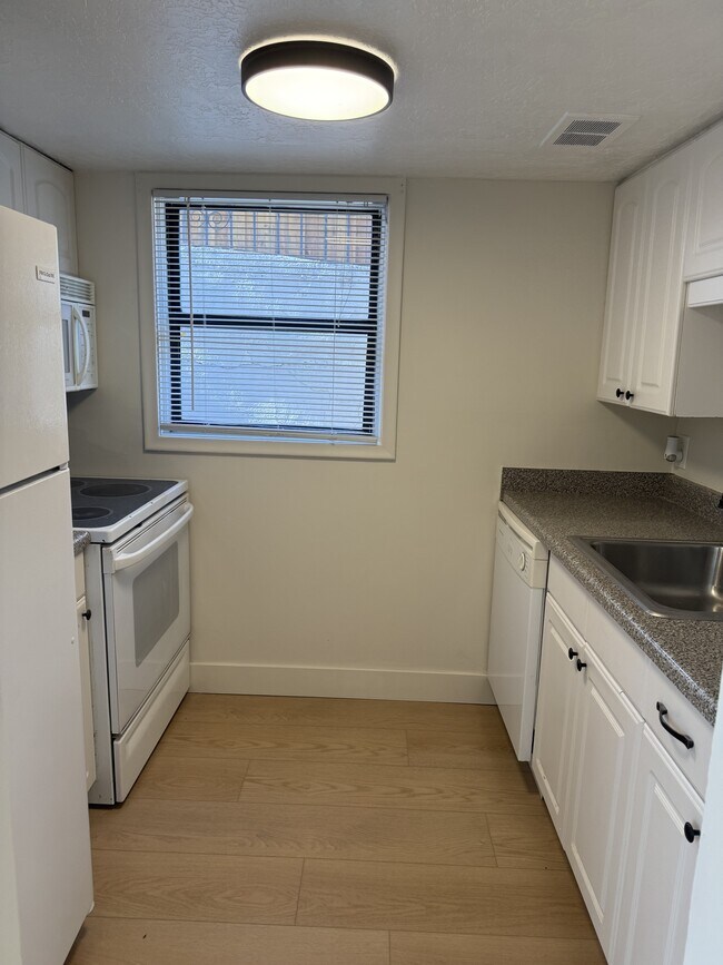Building Photo - 1819 Parleys Canyon Blvd