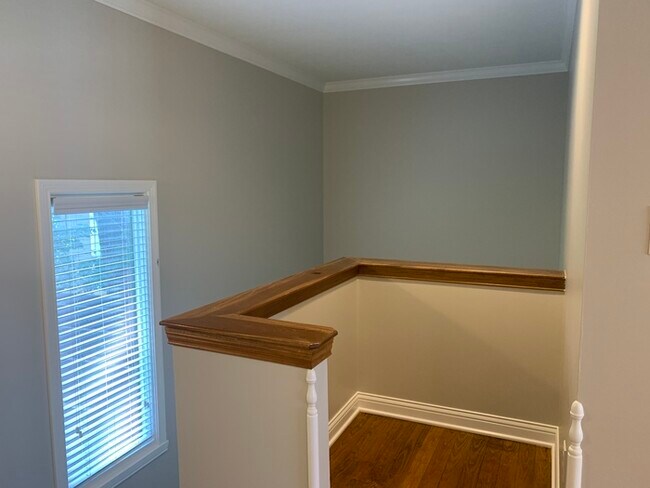 Building Photo - Awesome Carriage House in Chatham Arch!