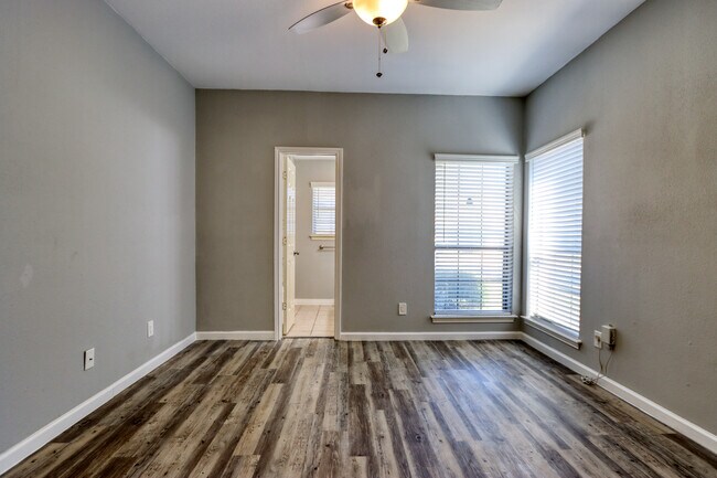 Building Photo - 317 Benjamin St