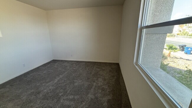 Building Photo - One Story 6-bedroom Home with Attached Casita