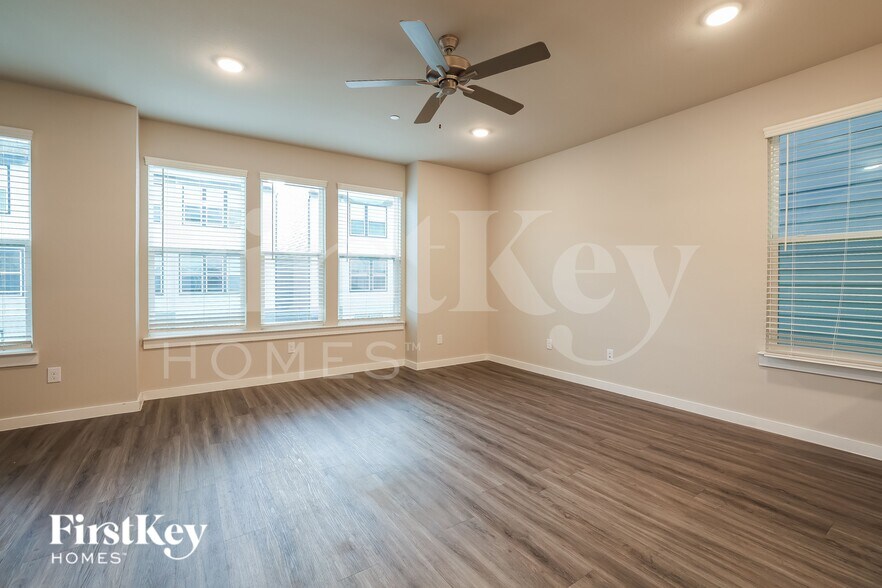 Building Photo - 18519 Centro Row