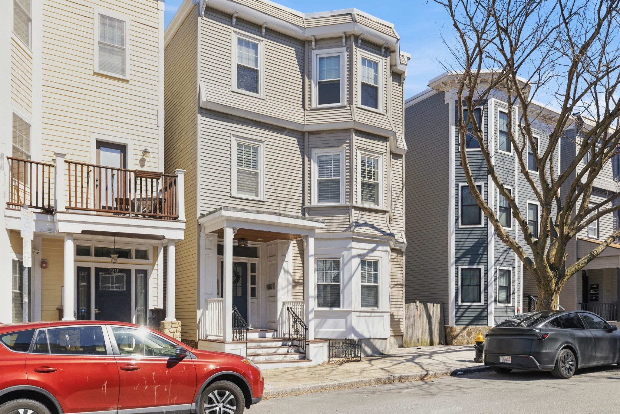 Building Photo - 722 E 2nd St