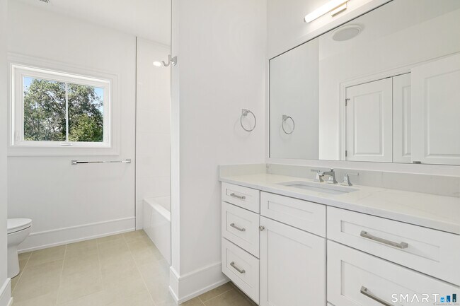 Building Photo - 15 Damia Dr