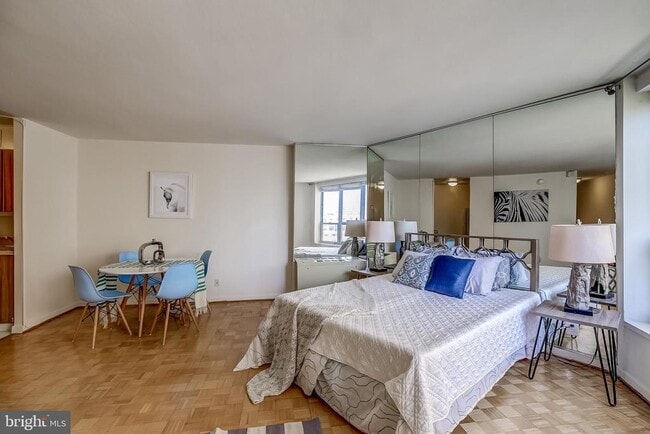 Building Photo - 224 W Rittenhouse Square