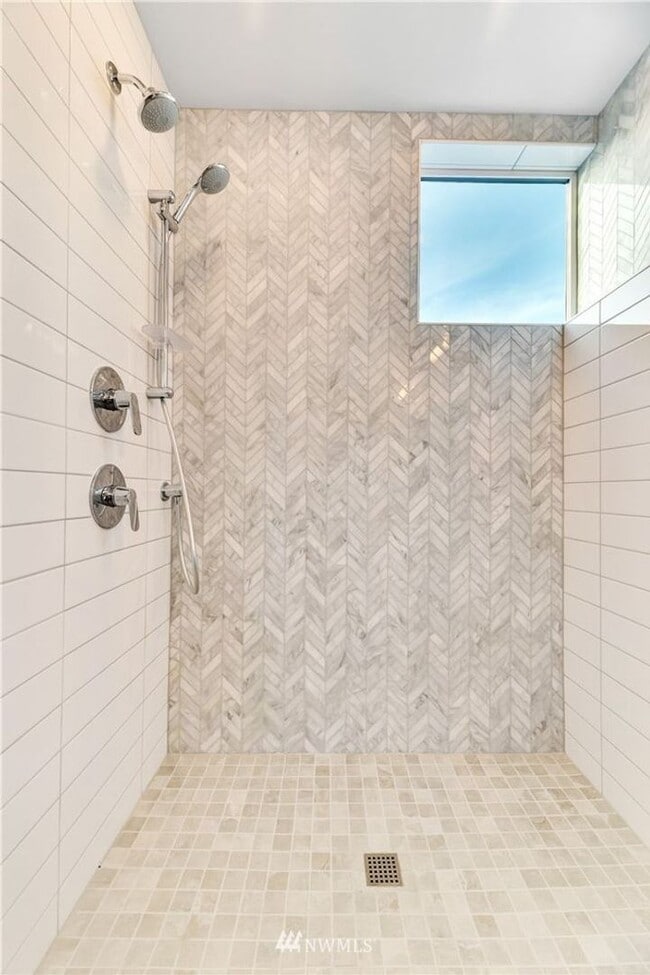 Building Photo - 2Bd/2Ba Seattle Townhouse