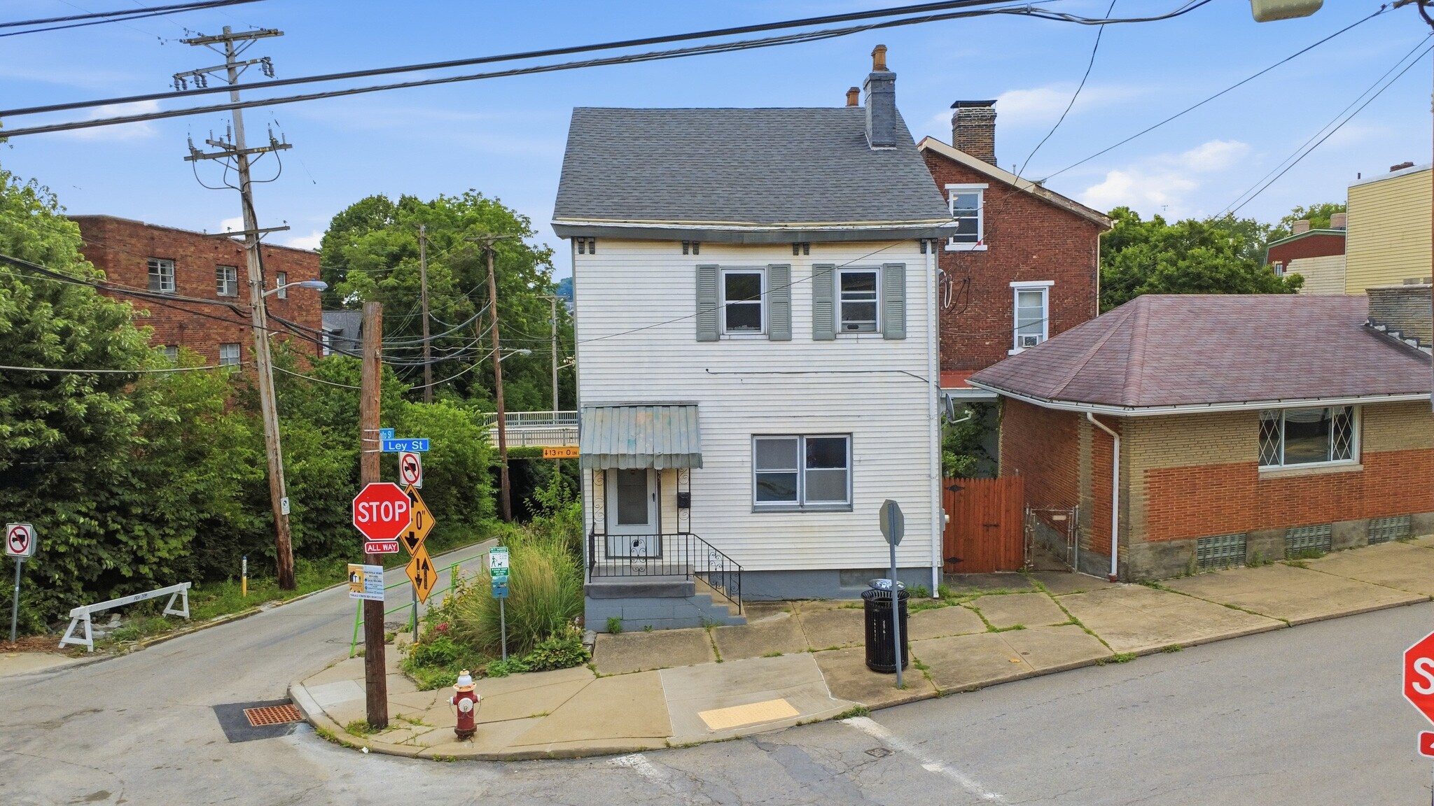 Building Photo - 1845 Ley St