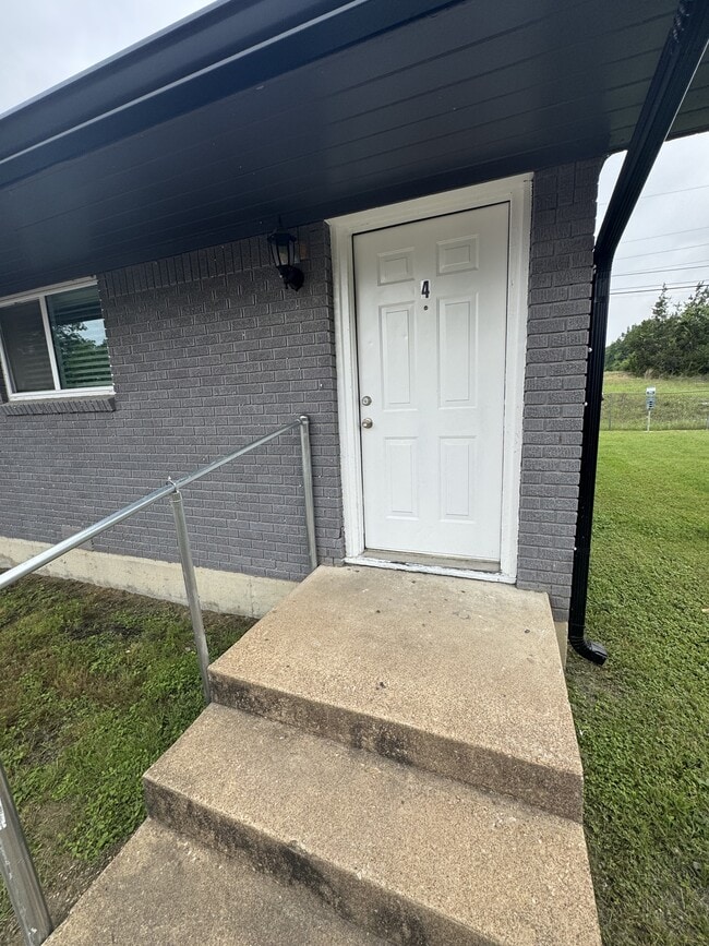 Building Photo - 2810 Cedar Cir
