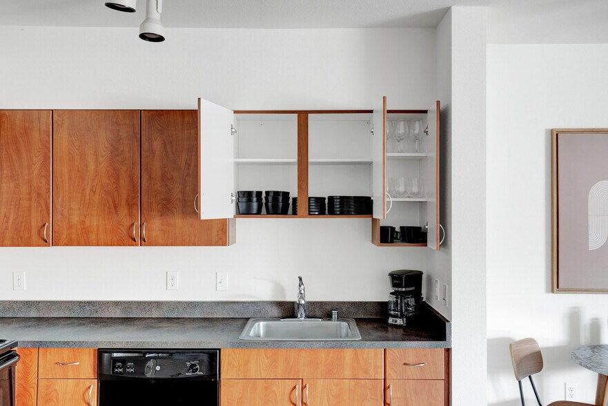 Building Photo - 362 Bellevue Way NE