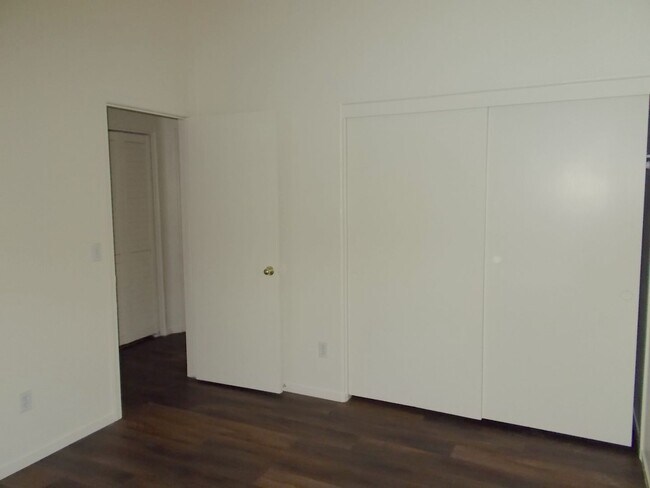 Building Photo - Charming Single-Story Home with 3 Bedrooms...
