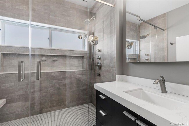 Building Photo - 73 Maple Ave