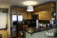 Building Photo - 3023 N Oakley Ave