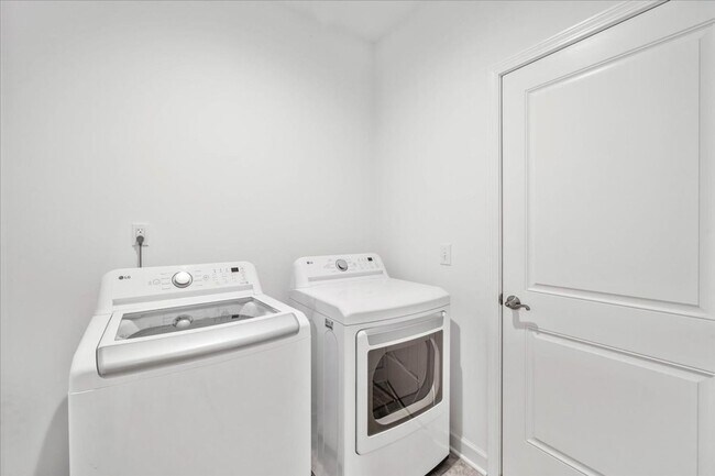 Building Photo - Spacious Home in Westhill Community - Rent...