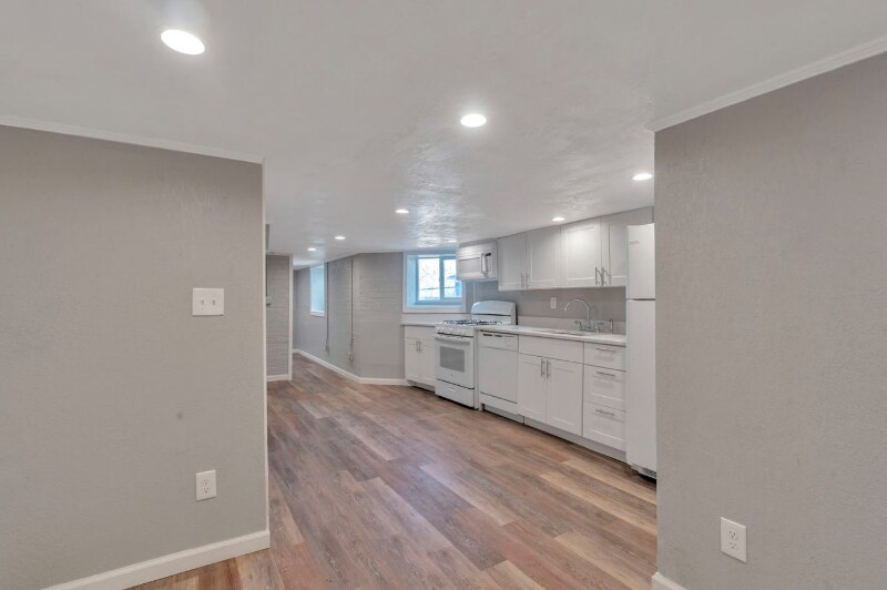 Building Photo - 4645 Newland St