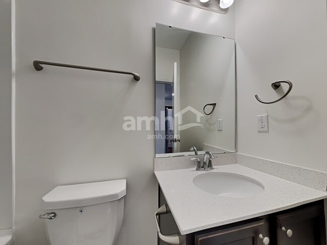 Building Photo - 116 Thatchet Dr