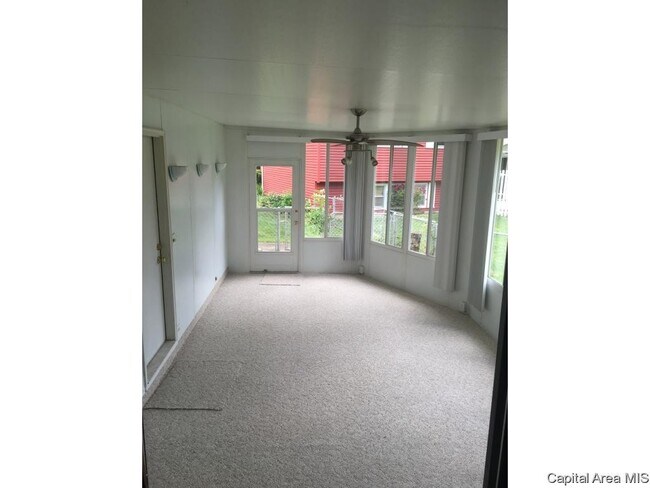Building Photo - Beautiful 3 Bedroom Mid Century Modern Hom...