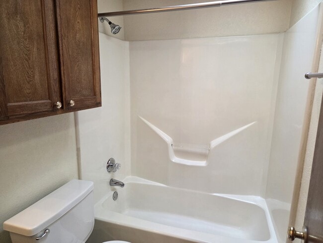 Building Photo - 2122 Meench Dr