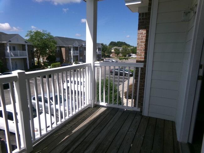 Building Photo - 2065 Silvercrest Dr