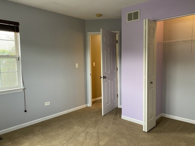 Building Photo - 2824 White Thorn Cir