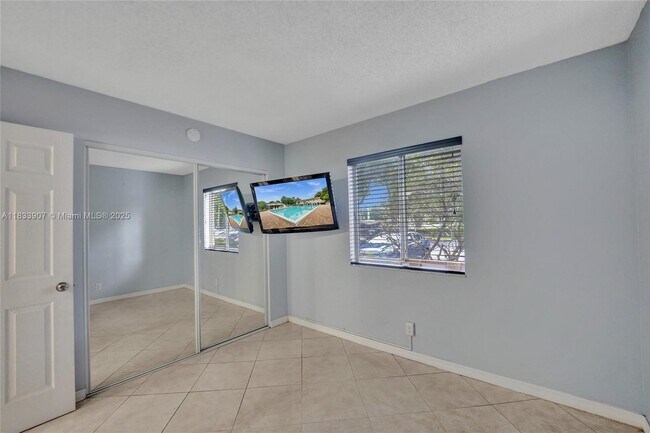 Building Photo - 106 Gardens Dr