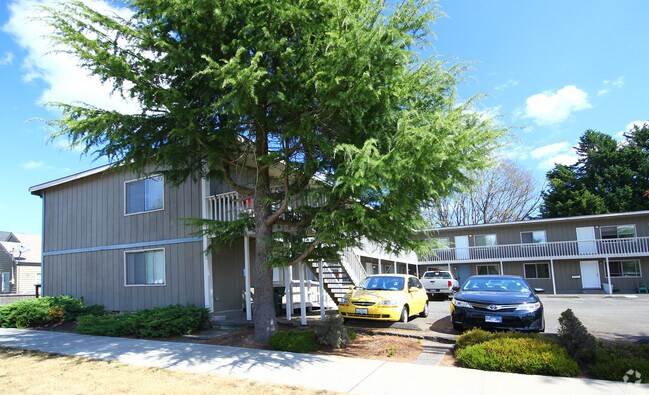 Primary Photo - 698 5th Ave W