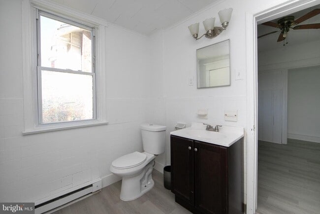 Building Photo - 1112 Collings Ave