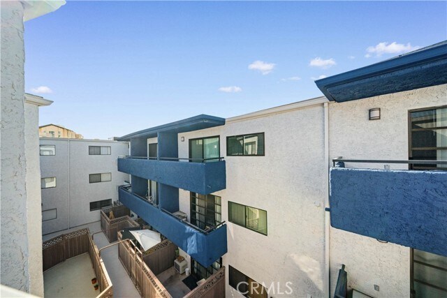 Building Photo - 10982 Roebling Ave