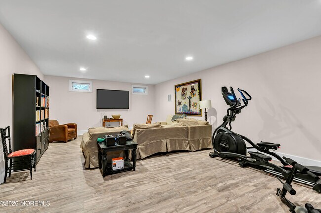 Building Photo - 513 Morris Ave