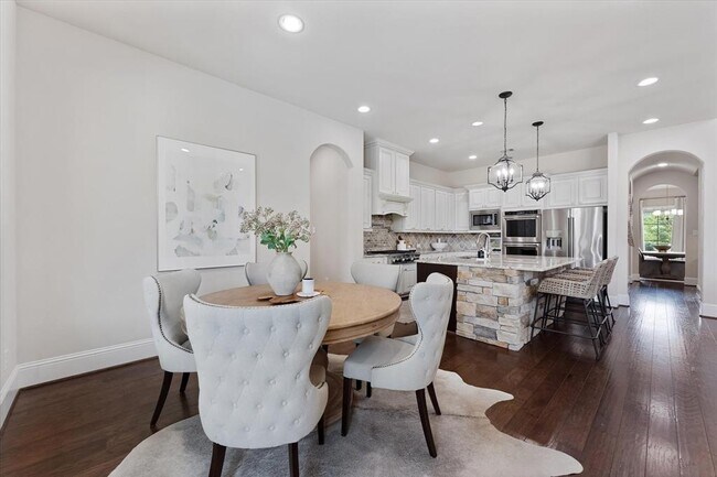 Building Photo - 5823 Stratton Wds Dr
