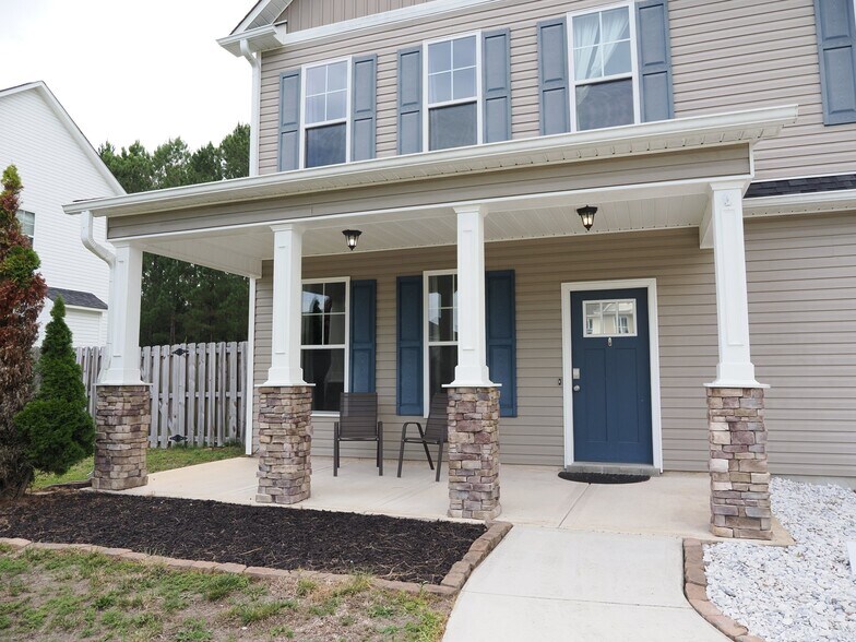 Building Photo - 611 Winfall Dr