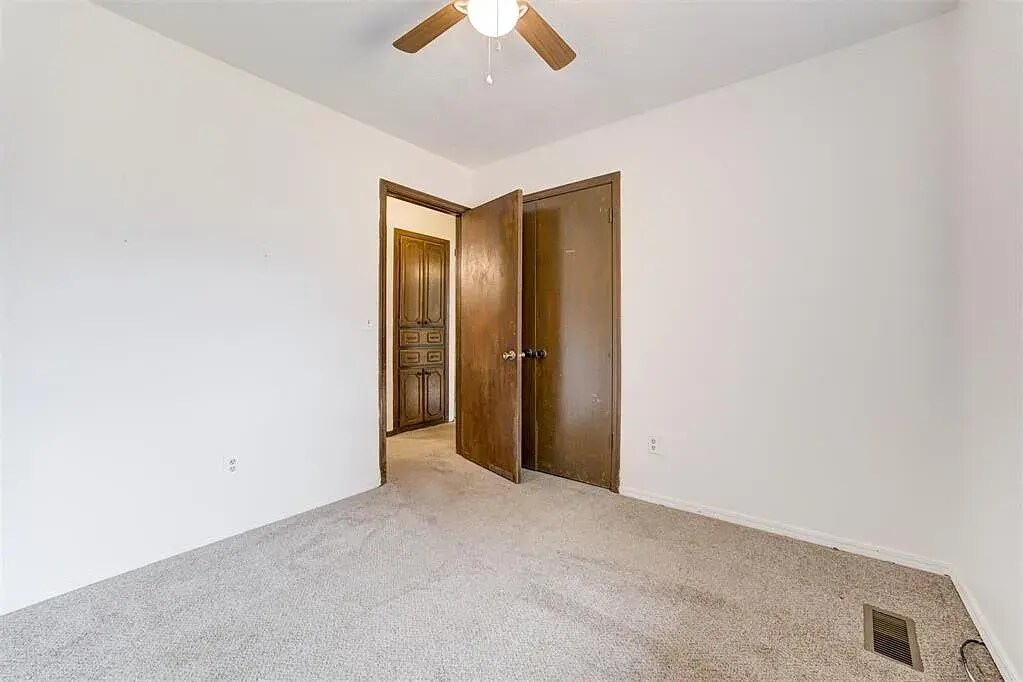 Building Photo - 216 Klondike Dr