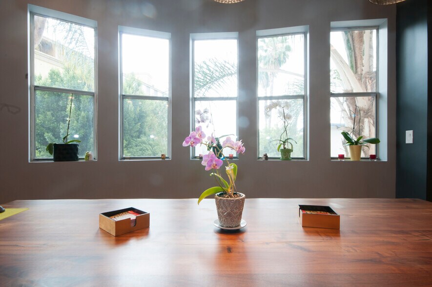 Dining Area - 7121 Hillside Ave
