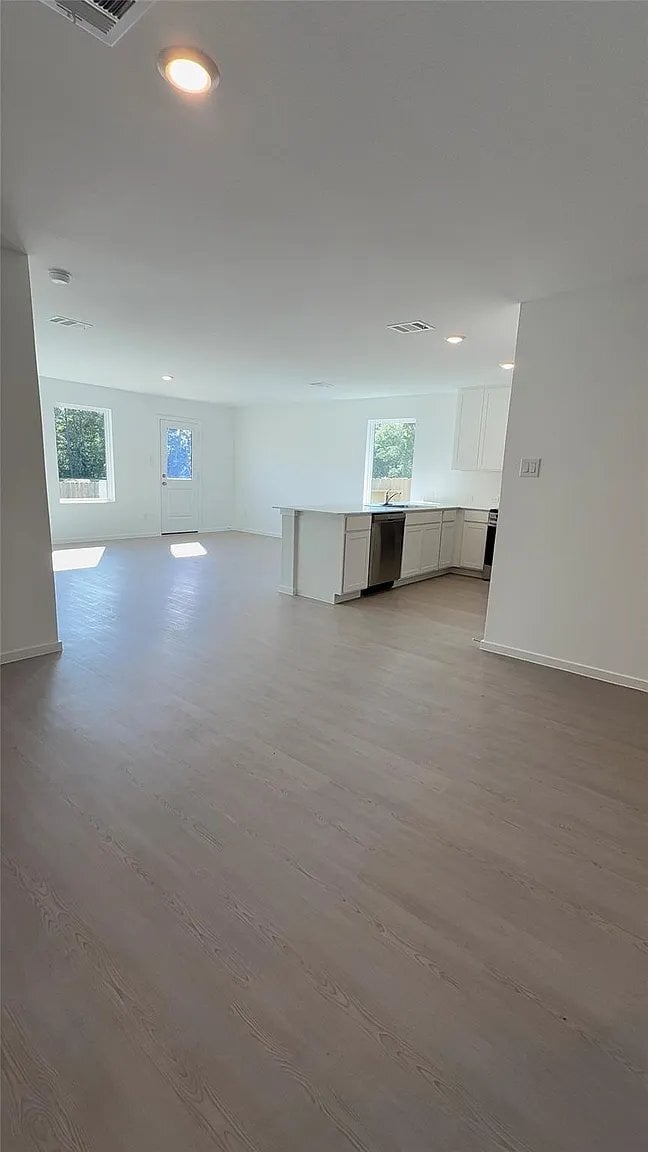 Building Photo - 327 Parkin Ct