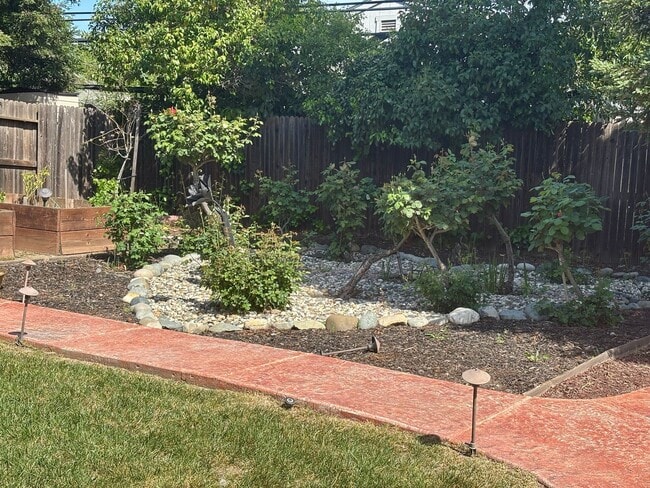 Building Photo - Breath-Taking 4/3. Backyard Oasis w/4 Car Garage!  Please read ad for viewings!