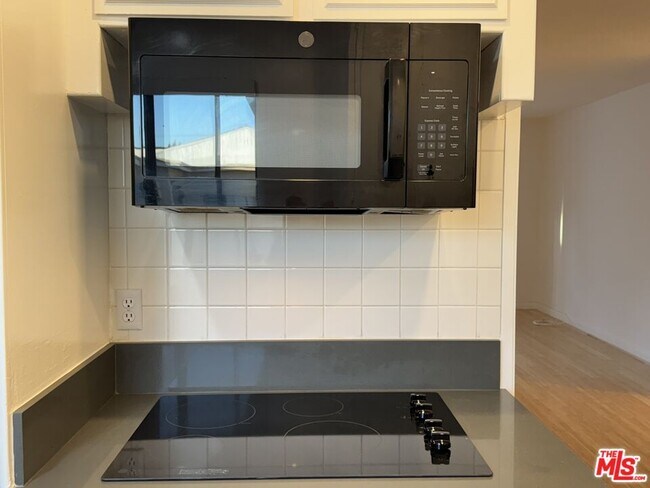 Building Photo - 2803 Arizona Ave