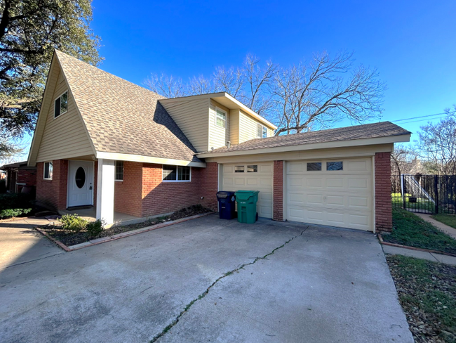 Primary Photo - 1213 Amherst Dr