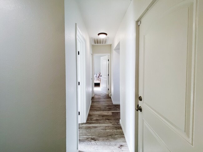 Building Photo - Beautiful 3/1 with gated driveway in Colonial Heights!