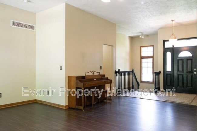 Building Photo - 113 Brittany Ln