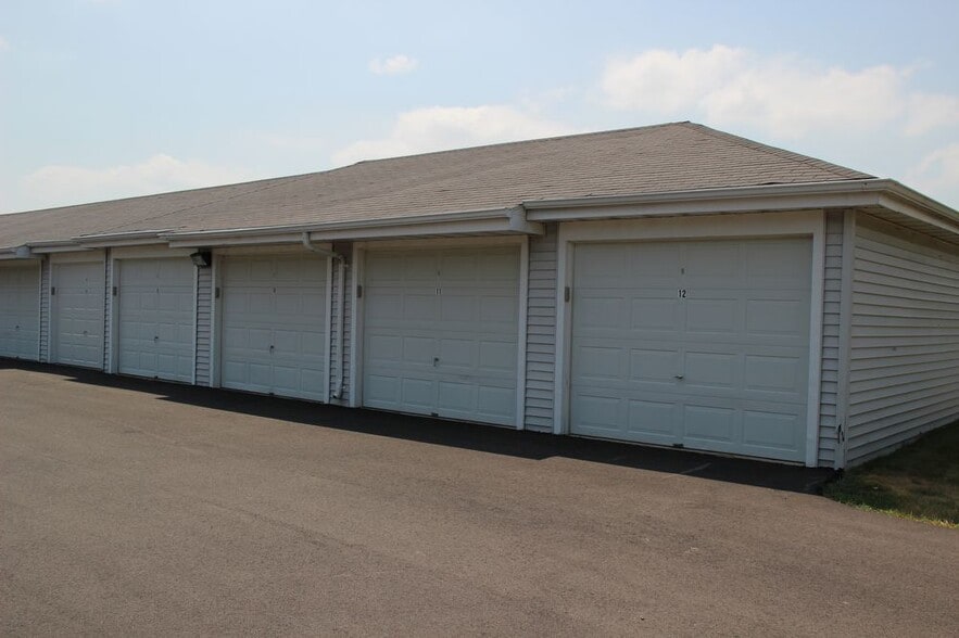 Building Photo - Harvest View Apartments-Heat/Water Included