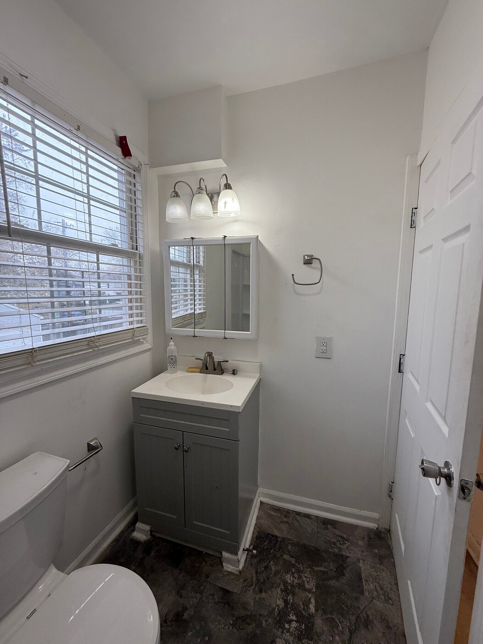 Upstair bathroom - 672 Stewart Ave