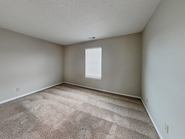 Building Photo - 4073 FairOaks Dr