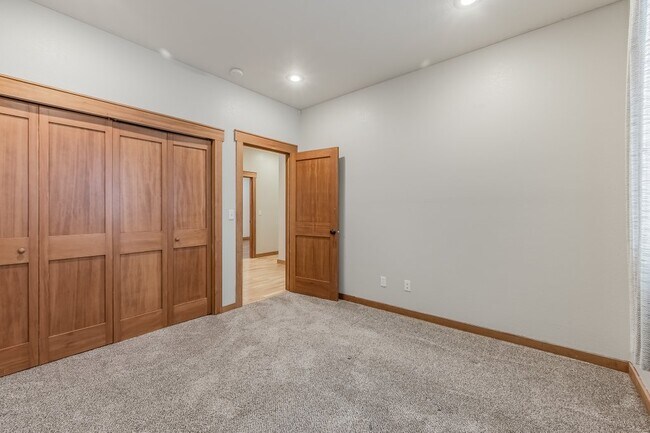 Building Photo - 100 Rebeccas Way