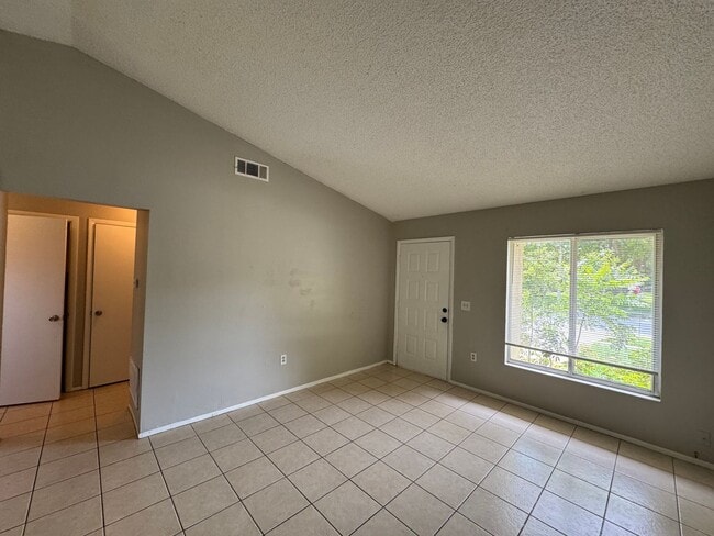 Building Photo - FANTASTIC 2 Bed 2 Bath Duplex with a HUGE ...