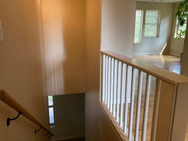 Building Photo - Custom home in the sought-after Edgemont H...