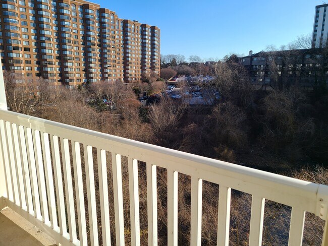 Building Photo - 4550 Strutfield Ln